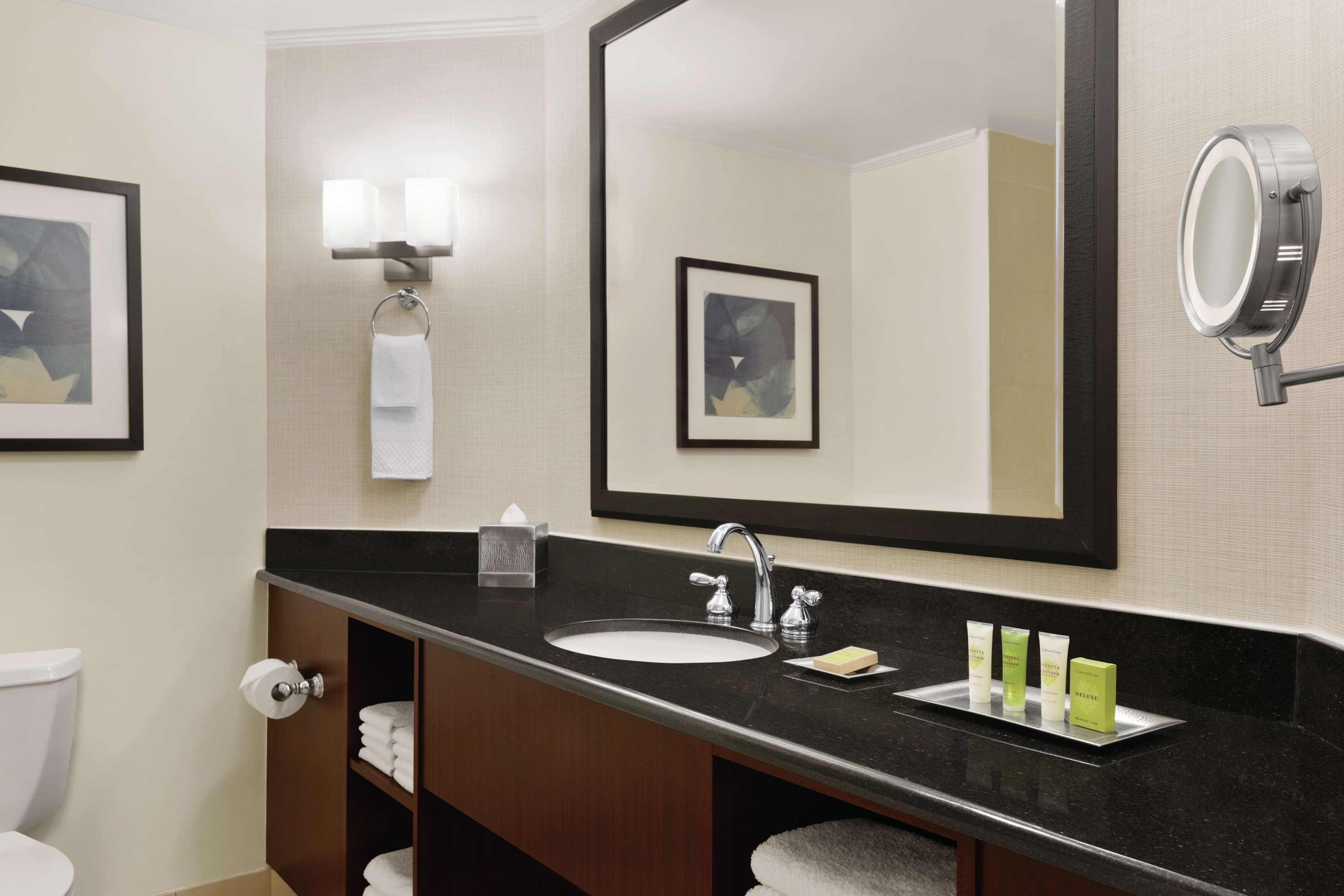 فندق Doubletree By Hilton South Charlotte Tyvola المظهر الخارجي الصورة