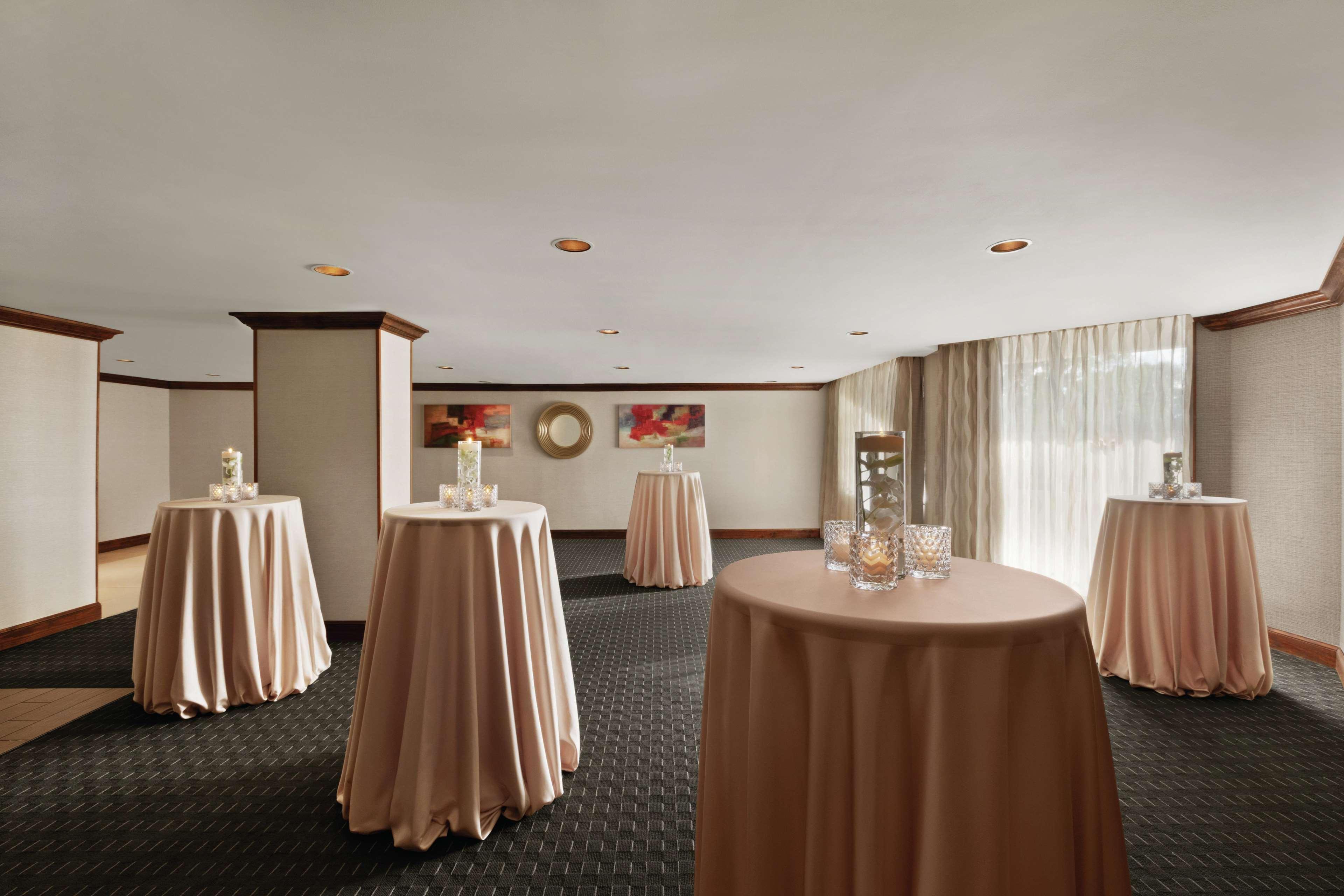 فندق Doubletree By Hilton South Charlotte Tyvola المظهر الخارجي الصورة