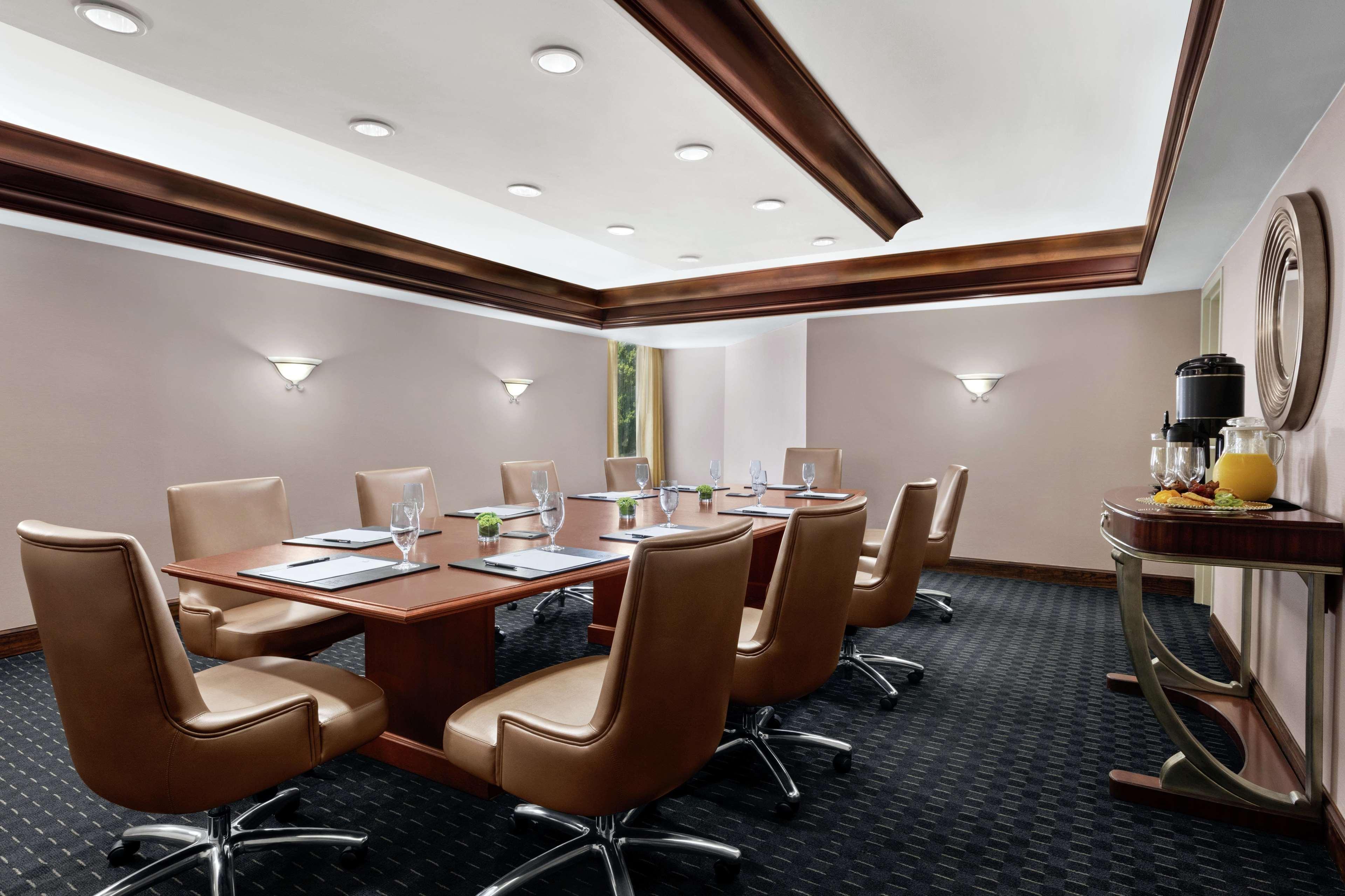 فندق Doubletree By Hilton South Charlotte Tyvola المظهر الخارجي الصورة