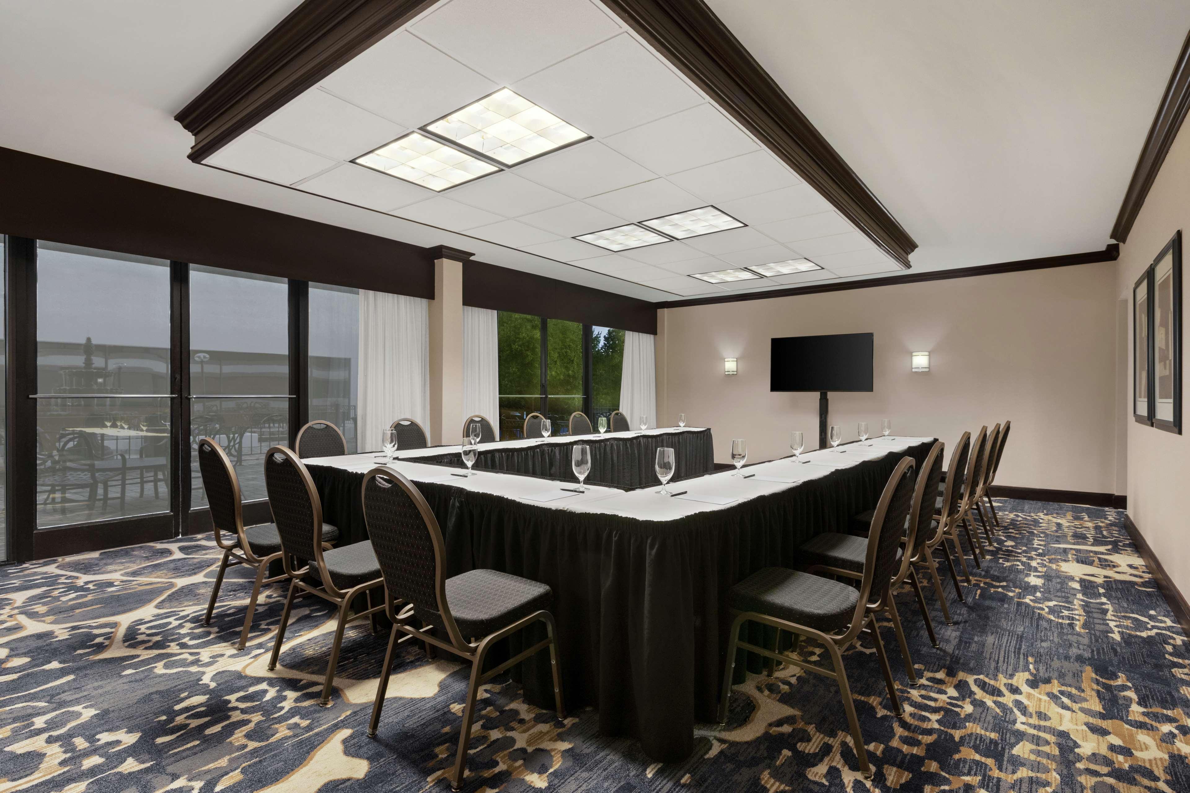 فندق Doubletree By Hilton South Charlotte Tyvola المظهر الخارجي الصورة
