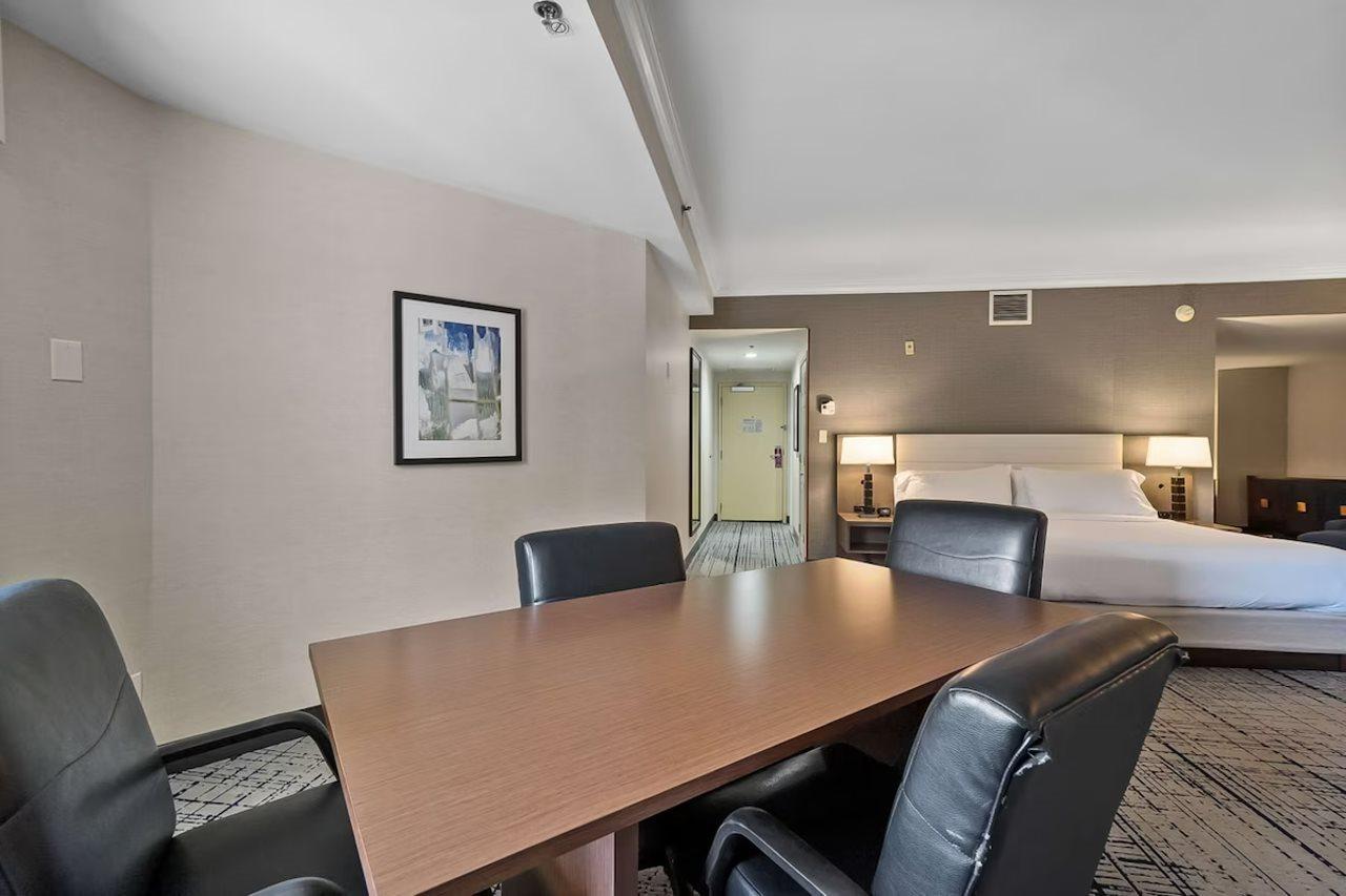 فندق Doubletree By Hilton South Charlotte Tyvola المظهر الخارجي الصورة