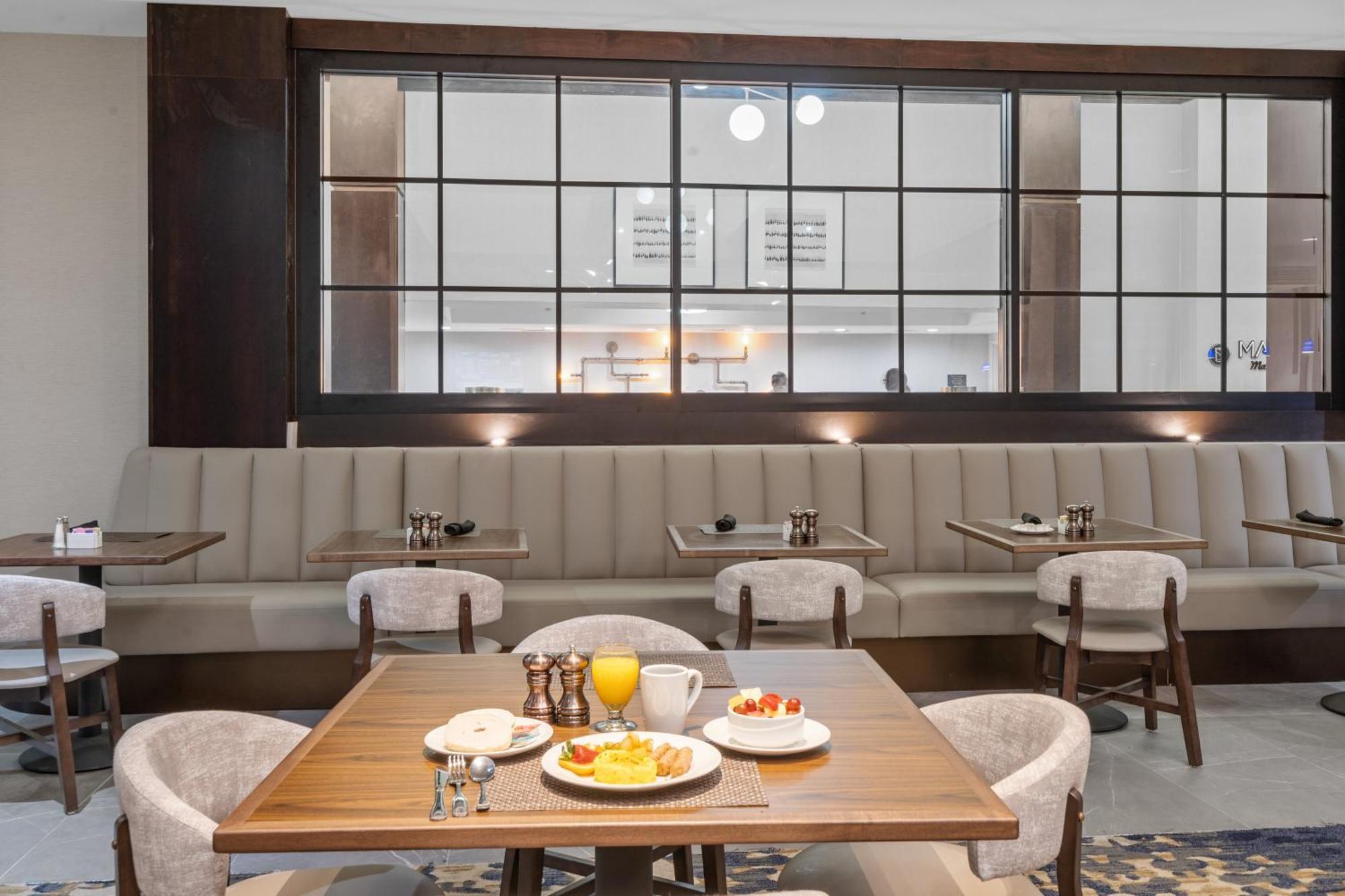 فندق Doubletree By Hilton South Charlotte Tyvola المظهر الخارجي الصورة